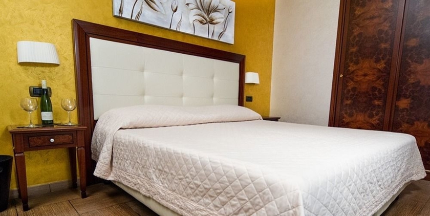 Imagen de la habitación del Hotel Flora, Noto. Foto 14