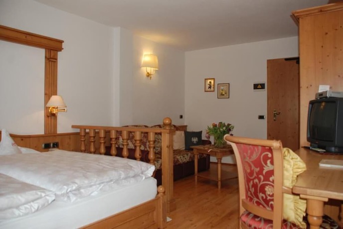 Imagen de la habitación del Hotel Flora, Selva di Val Gardena. Foto 6