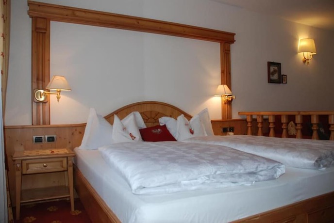 Imagen de la habitación del Hotel Flora, Selva di Val Gardena. Foto 8