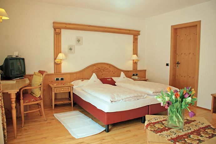 Imagen de la habitación del Hotel Flora, Selva di Val Gardena. Foto 9