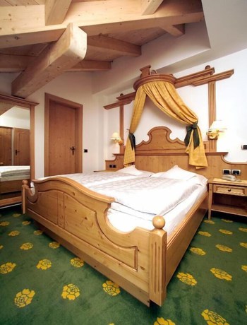 Imagen de la habitación del Hotel Flora, Selva di Val Gardena. Foto 11