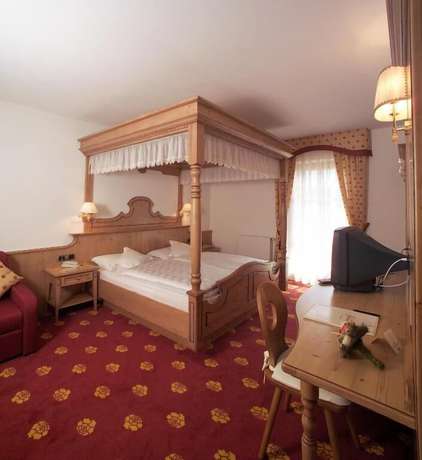 Imagen de la habitación del Hotel Flora, Selva di Val Gardena. Foto 13
