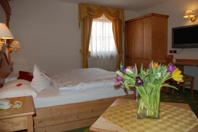 Imagen de la habitación del Hotel Flora, Selva di Val Gardena. Foto 15