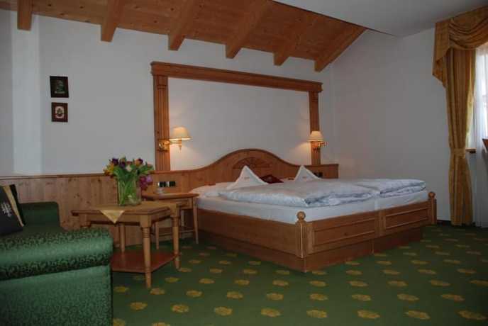 Imagen de la habitación del Hotel Flora, Selva di Val Gardena. Foto 17