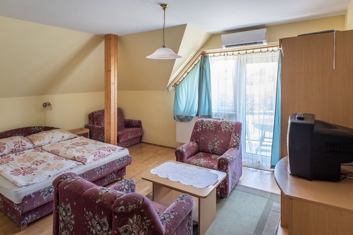 Imagen de la habitación del Hotel Flora Villa. Foto 4