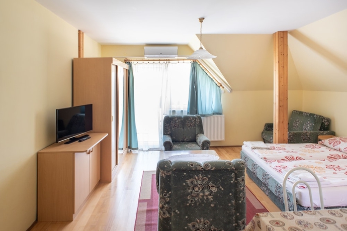 Imagen de la habitación del Hotel Flora Villa. Foto 5