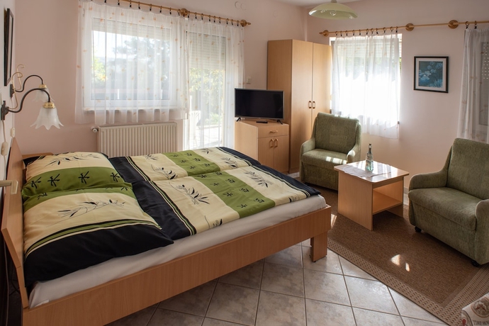 Imagen de la habitación del Hotel Flora Villa. Foto 9