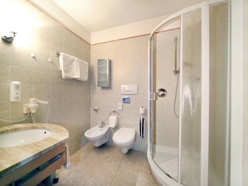 Imagen de la habitación del Hotel Flora & Suites. Foto 3