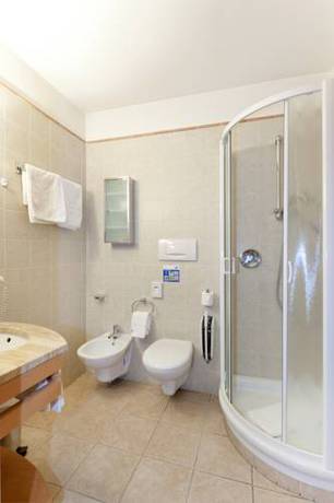 Imagen de la habitación del Hotel Flora & Suites. Foto 14