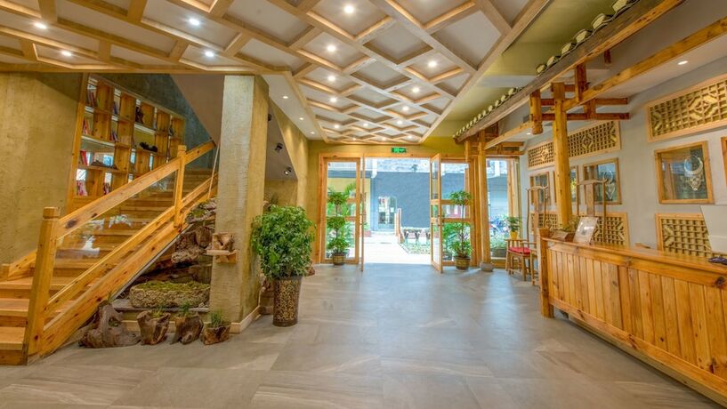 Imagen de los interiores del Hotel Floral Hotel Fenghuang Huercaowu. Foto 17