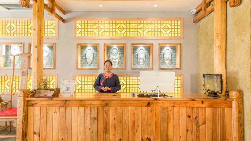 Imagen de los interiores del Hotel Floral Hotel Fenghuang Huercaowu. Foto 19