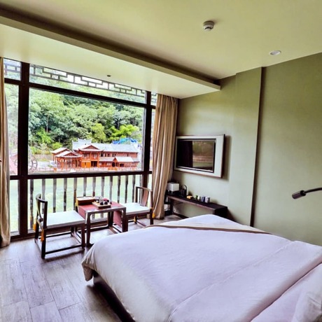 Imagen de la habitación del Hotel Floral Hotel Fenghuang Molan Riverview. Foto 10
