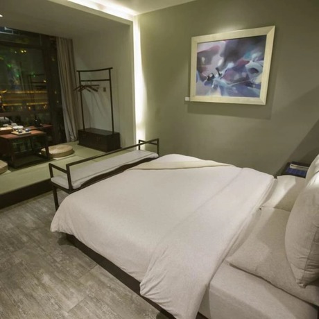 Imagen de la habitación del Hotel Floral Hotel Fenghuang Molan Riverview. Foto 13