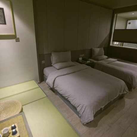 Imagen de la habitación del Hotel Floral Hotel Fenghuang Molan Riverview. Foto 15