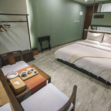 Imagen de la habitación del Hotel Floral Hotel Fenghuang Molan Riverview. Foto 18