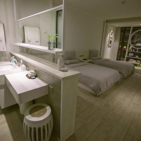 Imagen de la habitación del Hotel Floral Hotel Fenghuang Molan Riverview. Foto 20