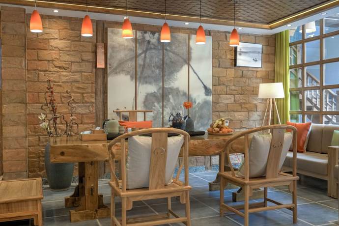 Imagen de los interiores del Hotel Floral Hotel Lijiang Huazizai. Foto 20