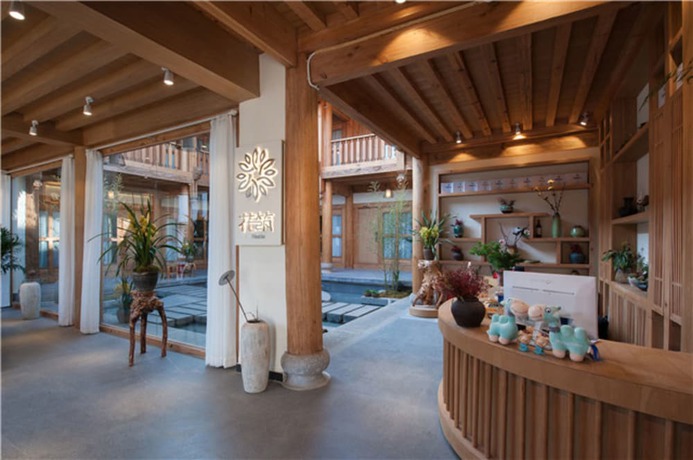 Imagen de los interiores del Hotel Floral Hotel Lijiang Nameiju. Foto 20