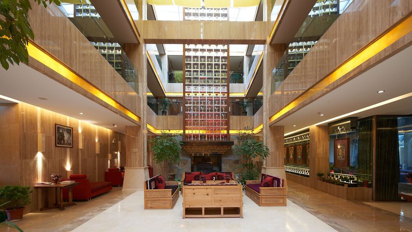 Imagen de los interiores del Hotel Floral Hotel Shangri-la Budange. Foto 15