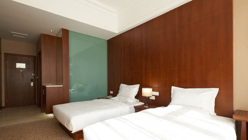 Imagen de los interiores del Hotel Floral Hotel Shangri-la Budange. Foto 18