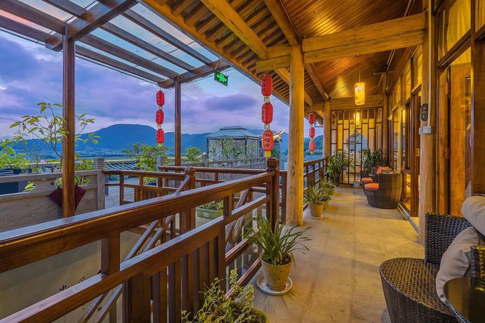 Imagen de los interiores del Hotel Floral Hotel Tengchong Heshun Hemuju. Foto 17