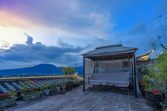 Imagen de los interiores del Hotel Floral Hotel Tengchong Heshun Hemuju. Foto 19