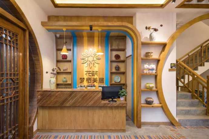 Imagen de los interiores del Hotel Floral Hotel Zhangjiajie Mengqi Meiju. Foto 19