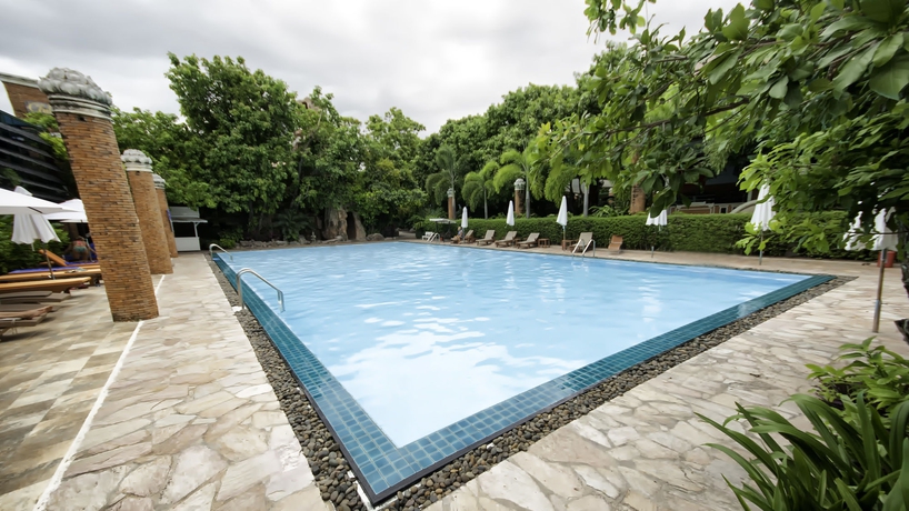 Imagen de la piscina del Hotel Floral &middot; Dolphin Circle Pattaya. Foto 8
