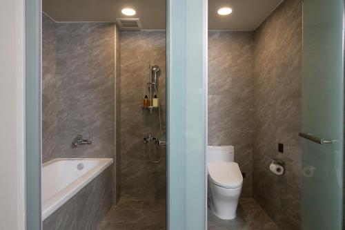 Imagen de la habitación del Hotel Floramos. Foto 19