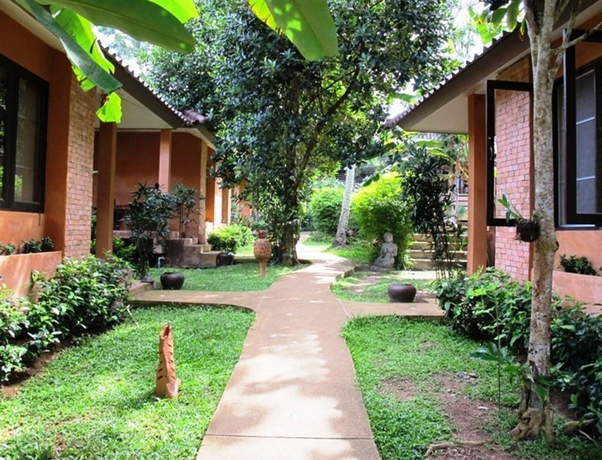 Imagen de los exteriores del Hotel Floraville Phuket Resort. Foto 10