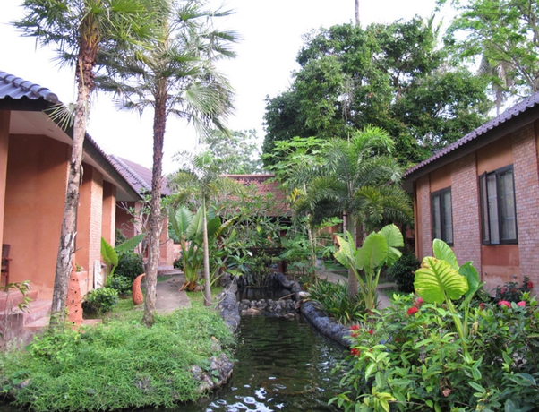 Imagen de los exteriores del Hotel Floraville Phuket Resort. Foto 11
