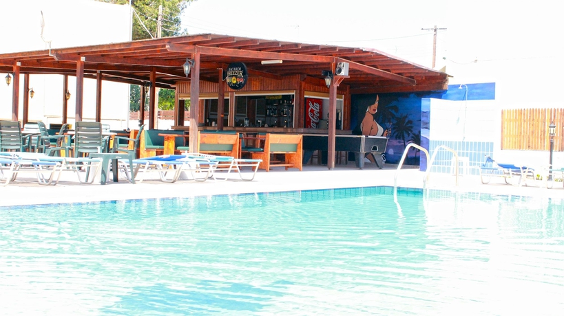 Imagen de la piscina del Hotel Florea Apartments. Foto 11