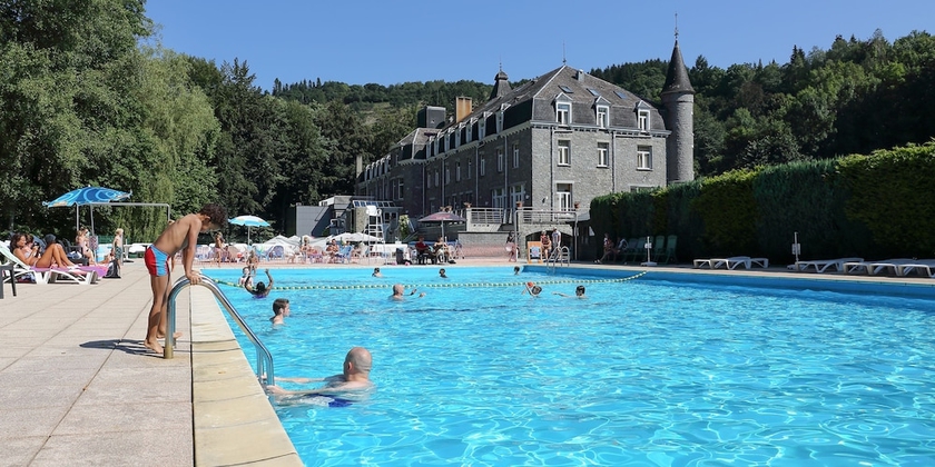 Imagen de la piscina del Hotel Flor&eacute;al La Roche-en-ardenne. Foto 19