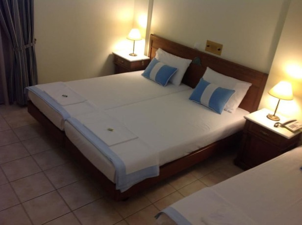 Imagen de la habitación del Hotel Florena. Foto 13