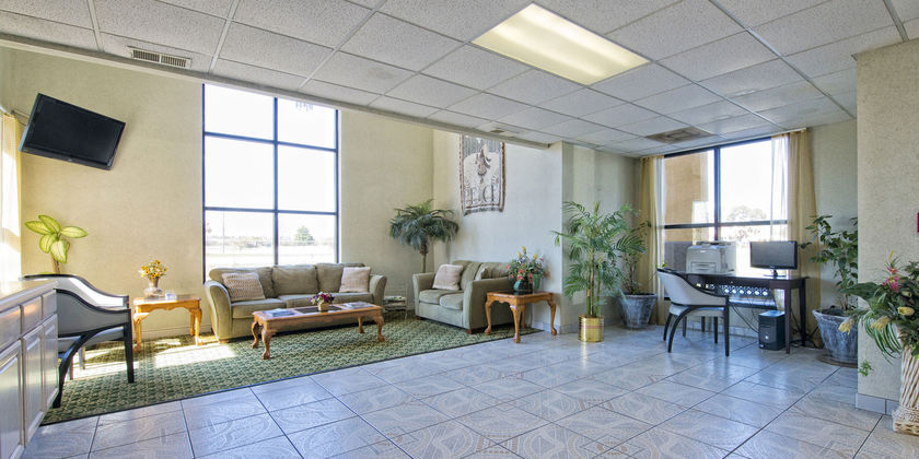 Imagen de los interiores del Hotel Florence Inn and Suites. Foto 5