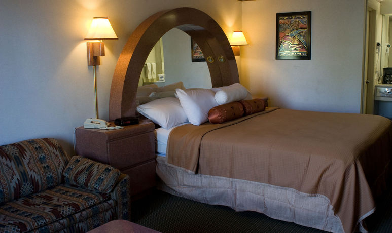 Imagen de los exteriores del Hotel Florence Inn and Suites. Foto 4