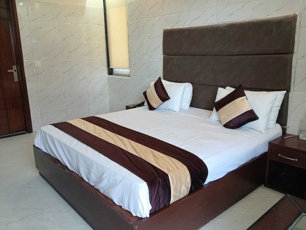 Imagen de la habitación del Hotel Florence and Banquets By Elite Sol. Foto 2