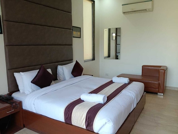Imagen de la habitación del Hotel Florence and Banquets By Elite Sol. Foto 10
