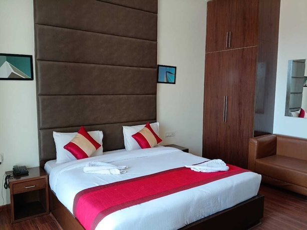 Imagen de la habitación del Hotel Florence and Banquets By Elite Sol. Foto 12
