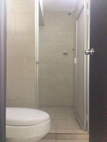 Imagen de la habitación del Hotel Flores. Foto 10