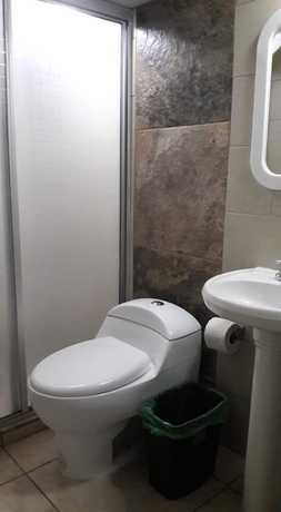 Imagen de la habitación del Hotel Flores. Foto 12