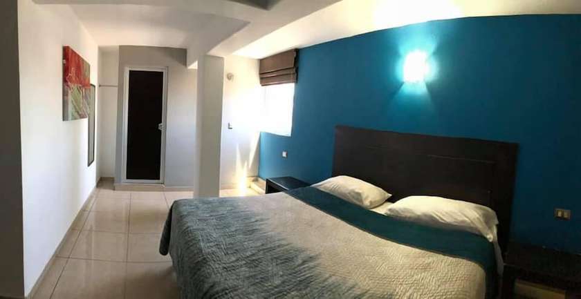 Imagen de la habitación del Hotel Flores. Foto 13