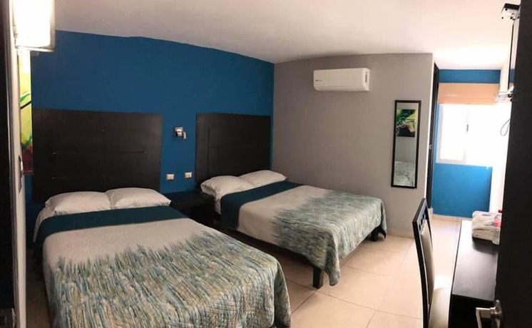 Imagen de la habitación del Hotel Flores. Foto 15