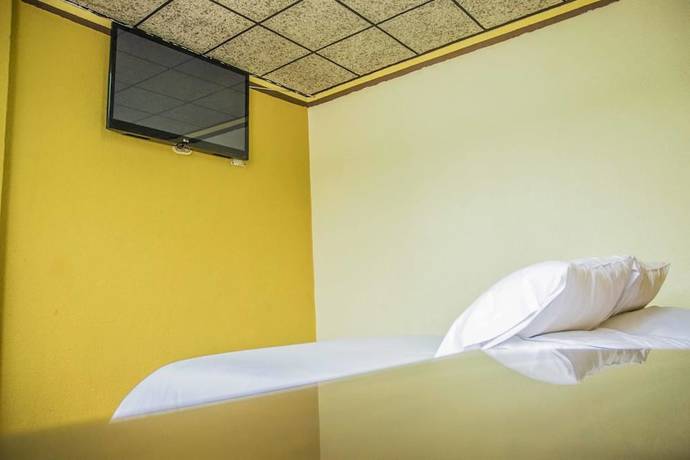 Imagen de la habitación del Hotel Flores Los Ponchos. Foto 3