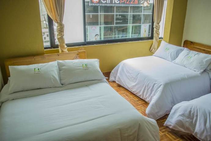 Imagen de la habitación del Hotel Flores Los Ponchos. Foto 5