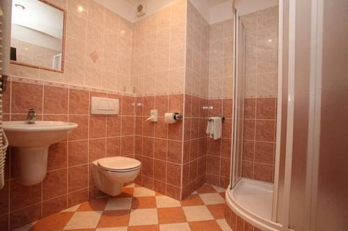 Imagen de la habitación del Hotel Floret. Foto 16