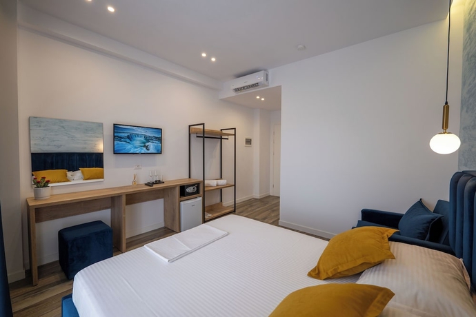 Imagen de la habitación del Hotel Flori. Foto 6