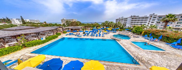 Imagen de la piscina del Hotel Florida Beach. Foto 7