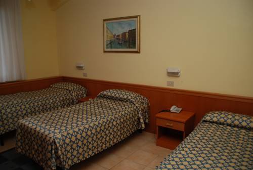 Imagen de la habitación del Hotel Florida, Gallo. Foto 13