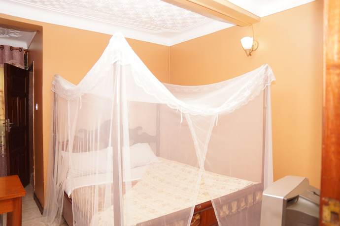 Imagen de la habitación del Hotel Florida, Kirimanya. Foto 7
